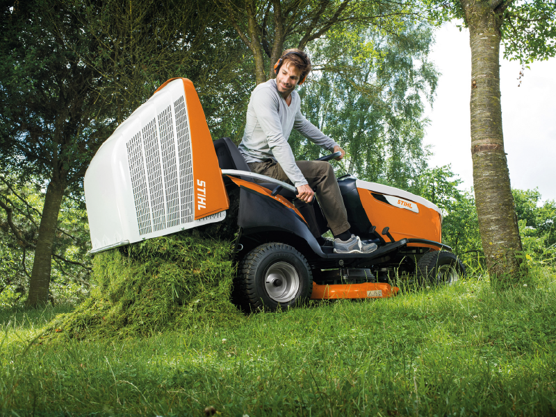 Tractor cortacésped RT 6112 ZL 3 Tractor cortacésped RT 6112 ZL - Imagen 3